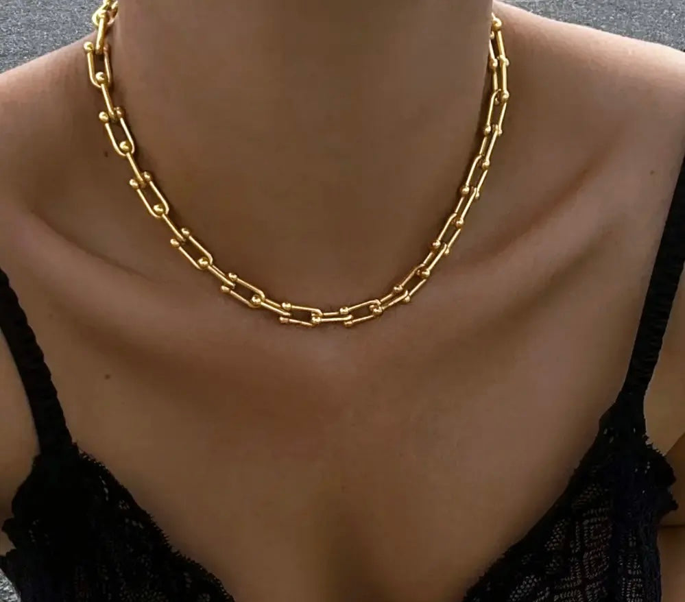 U LINK NECKLACE