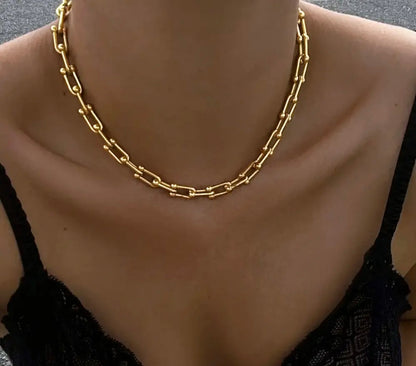 U LINK NECKLACE