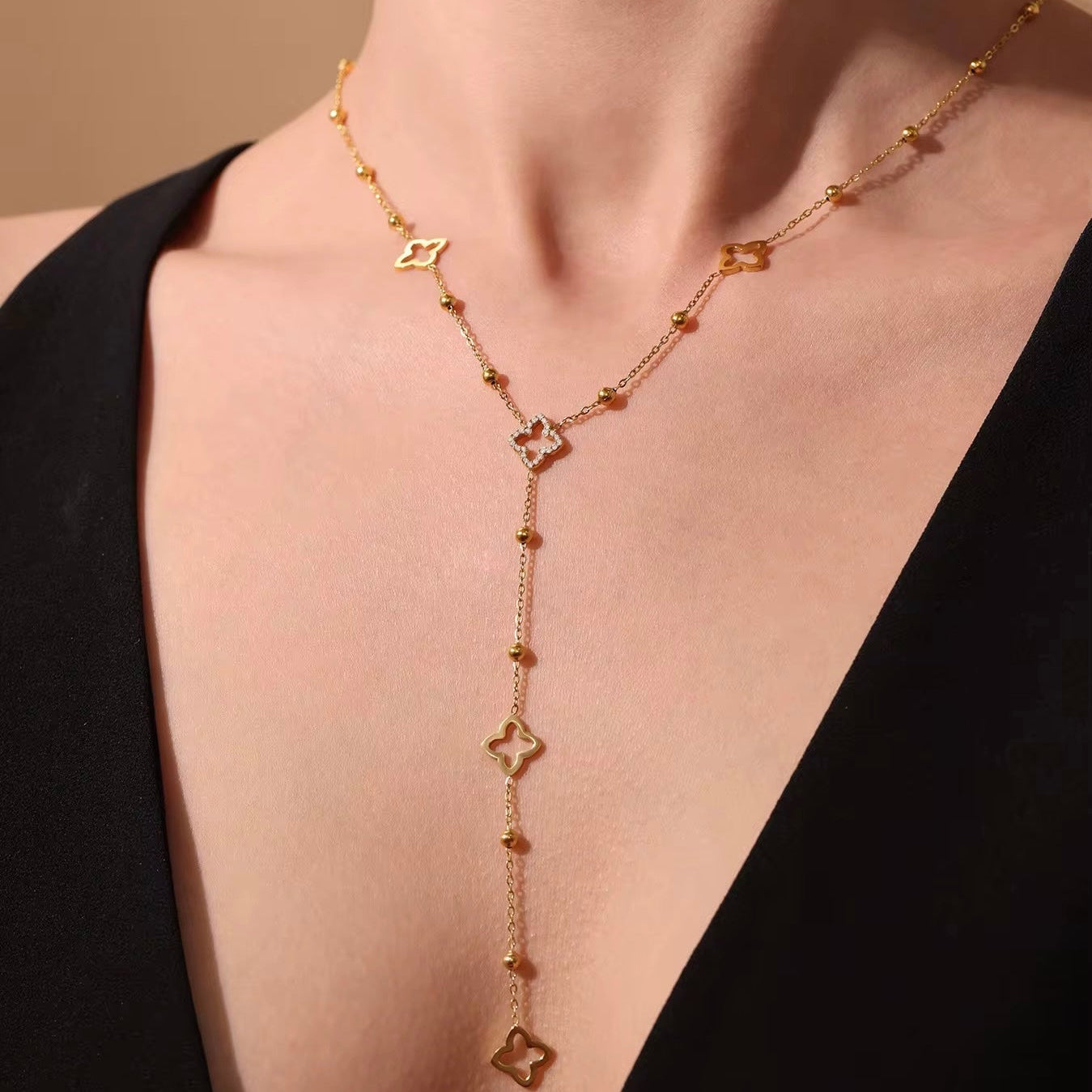 CLOVIELLE LARIAT NECKLACE