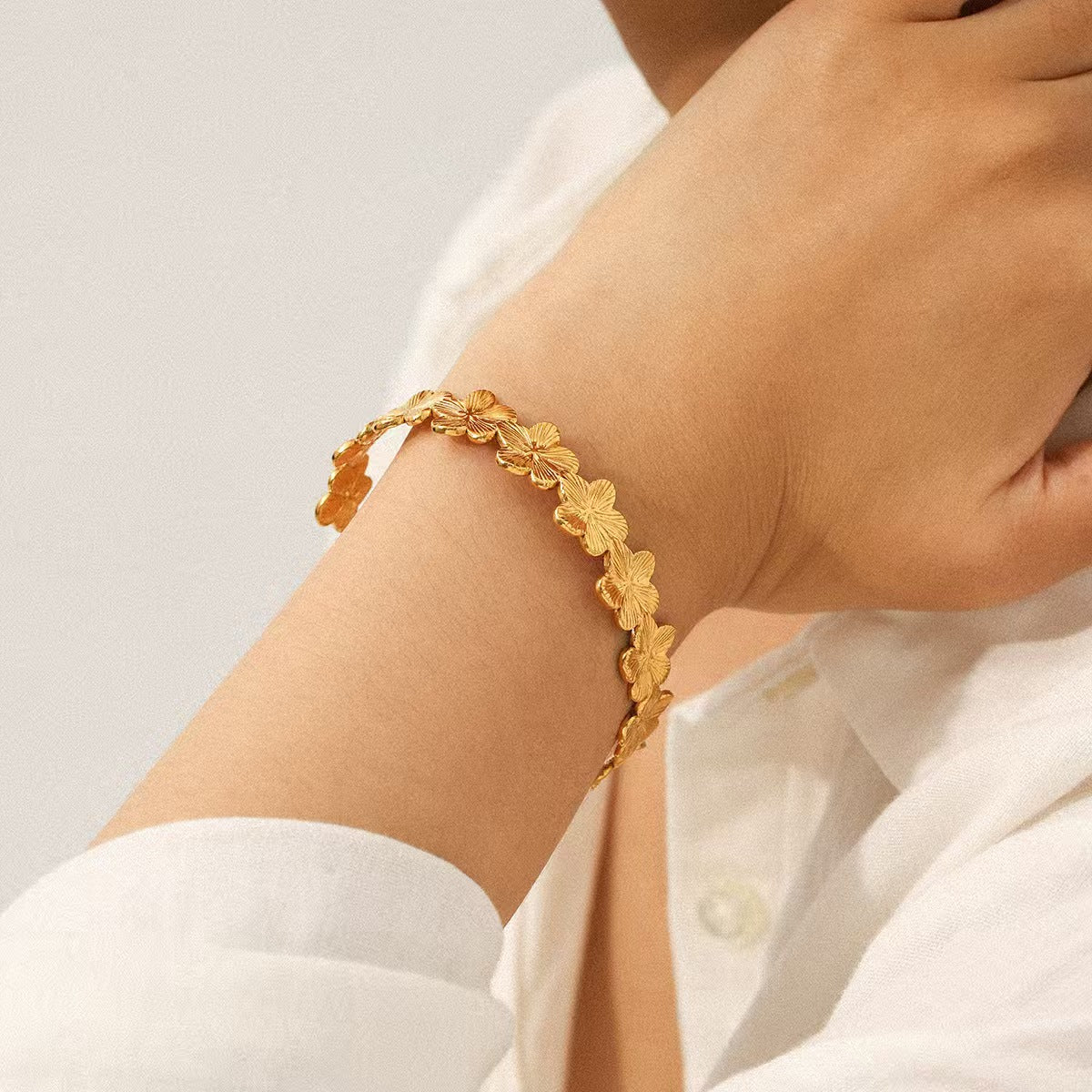 Flower open bangle, bracelet