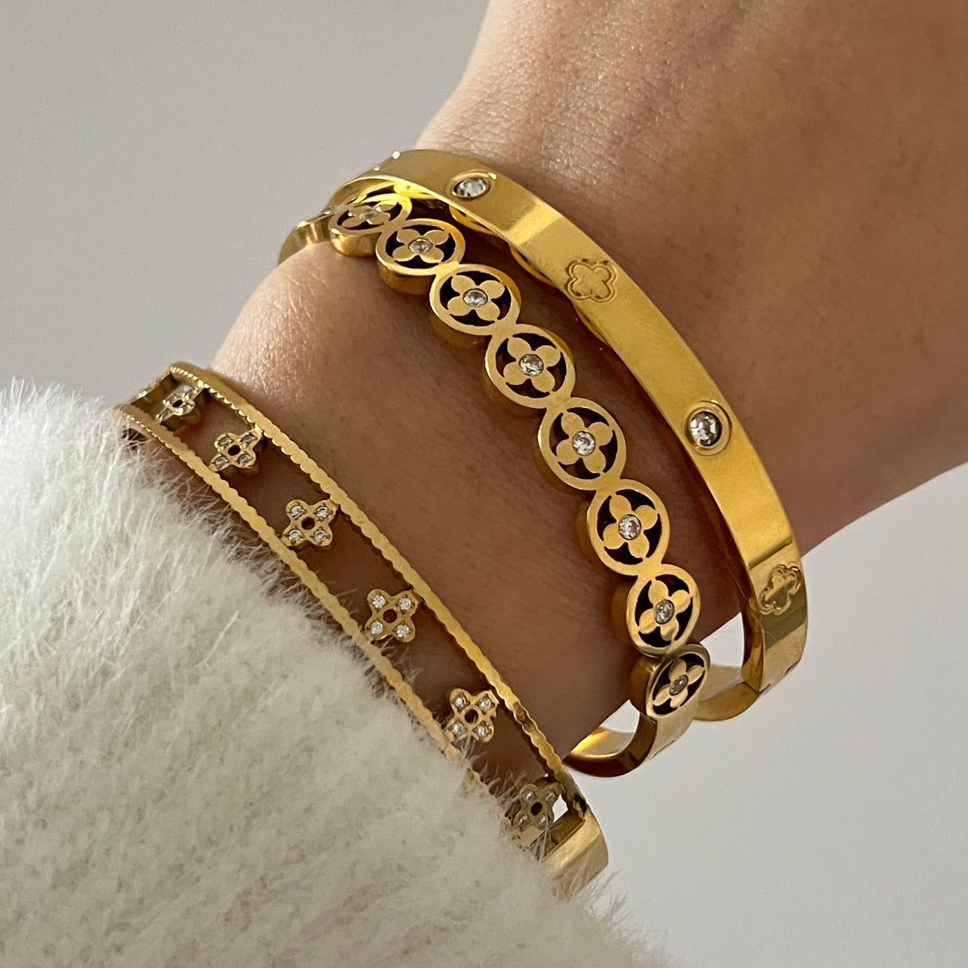EVIE CLOVER BANGLE