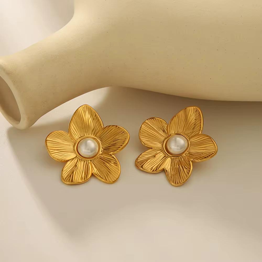 Floral Earrings with pearl