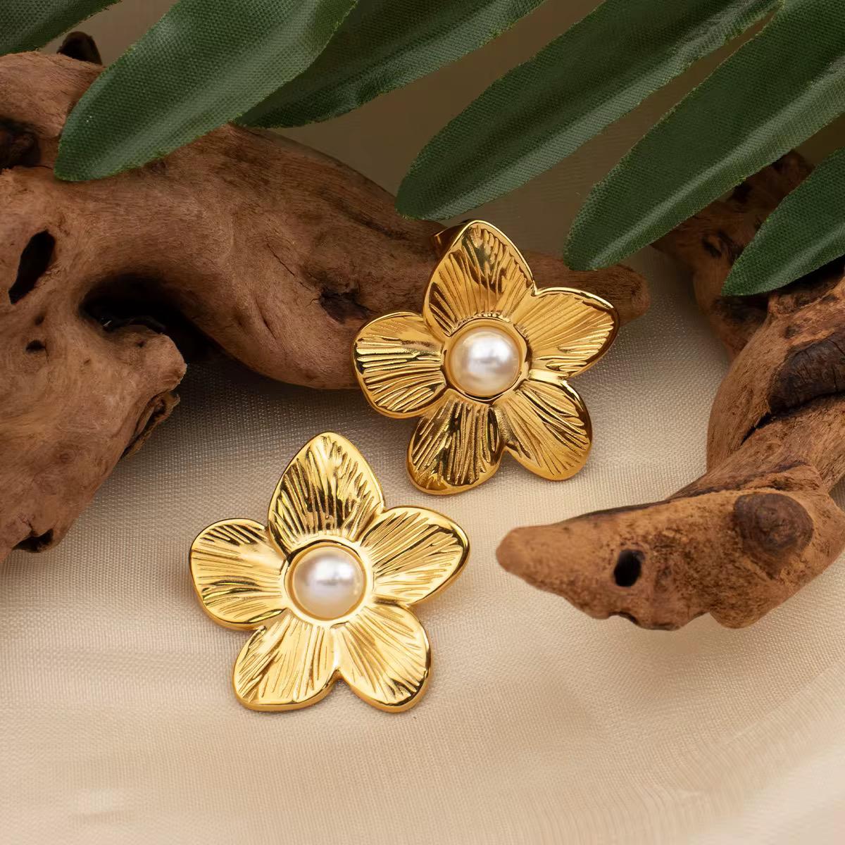 Floral Earrings with pearl